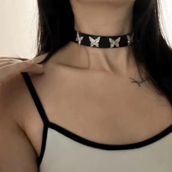 choker cuero mariposa