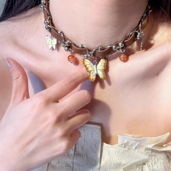 collar mariposa